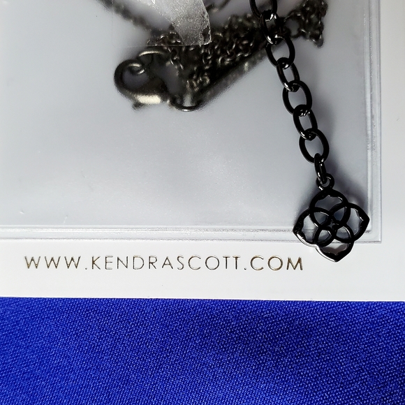 Kendra Scott Elisa Pendant Necklace in Black Druzy - Picture 15 of 16